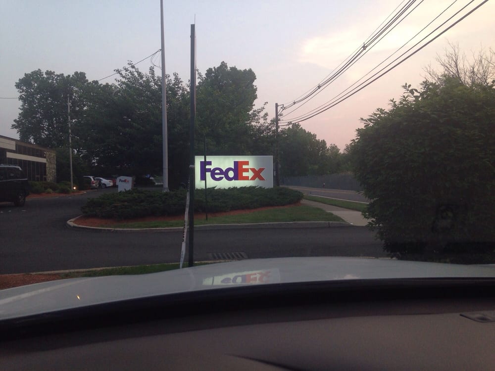 FedEx Ship Center 10 Photos & 32 Reviews Shipping Centers 100
