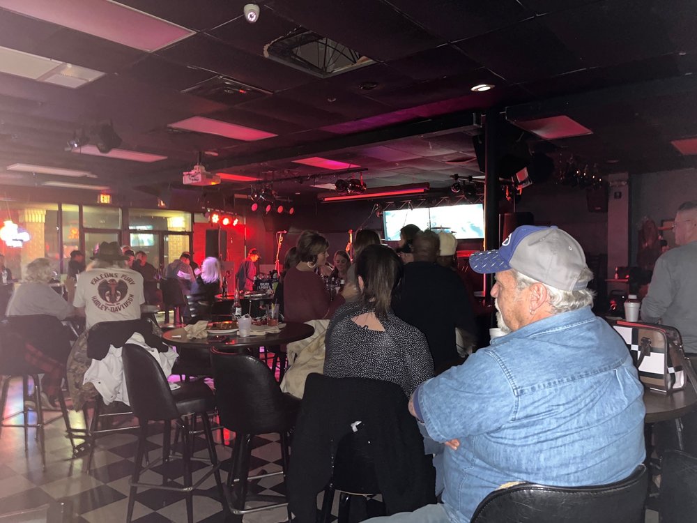 Five O'clock Sports Bar & Grill, Covington Roadtrippers