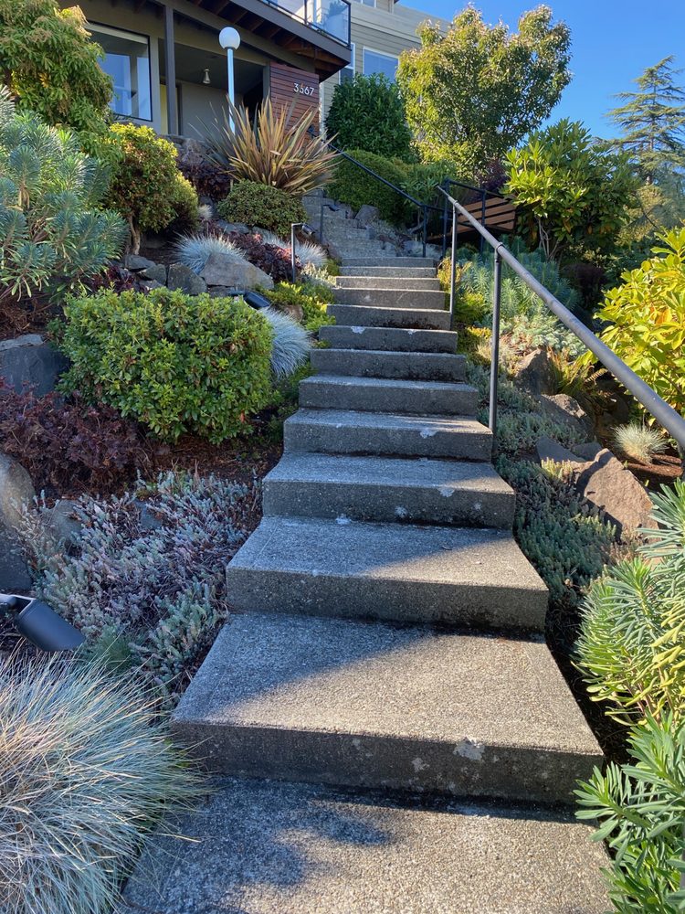 Two Men and a Truck Everett