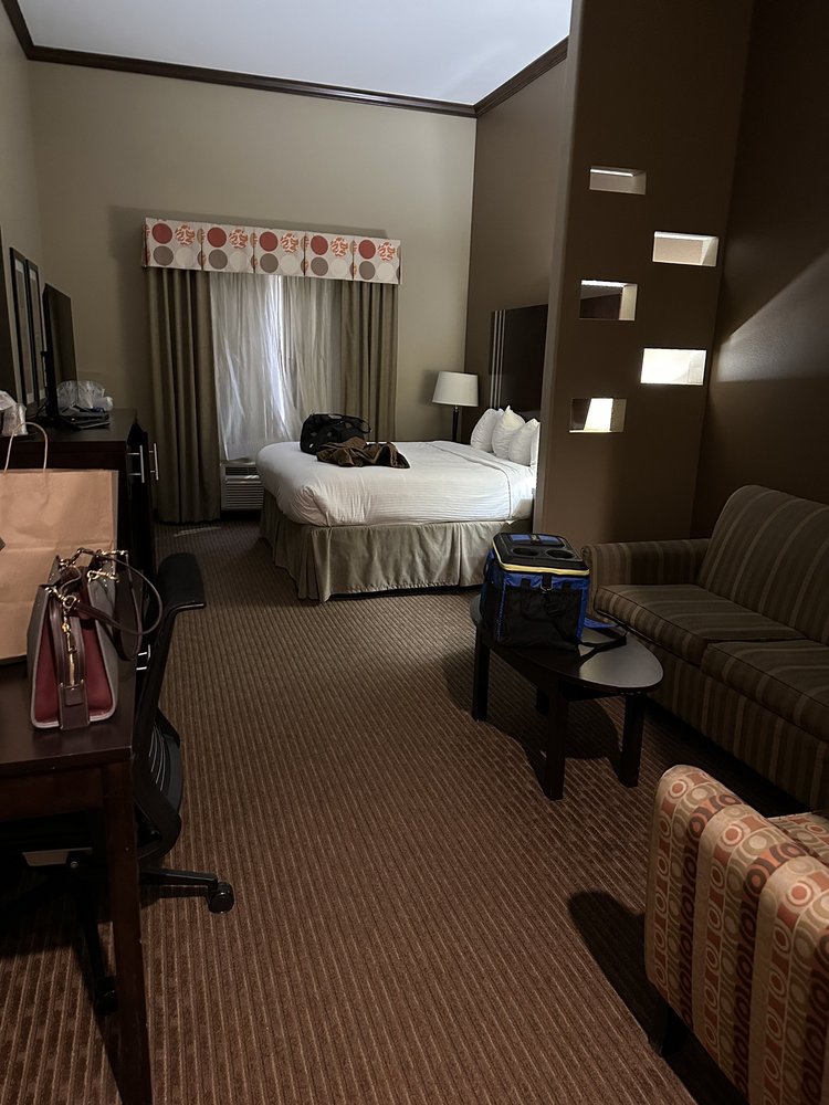 Best Western Plus Texoma Hotel & Suites