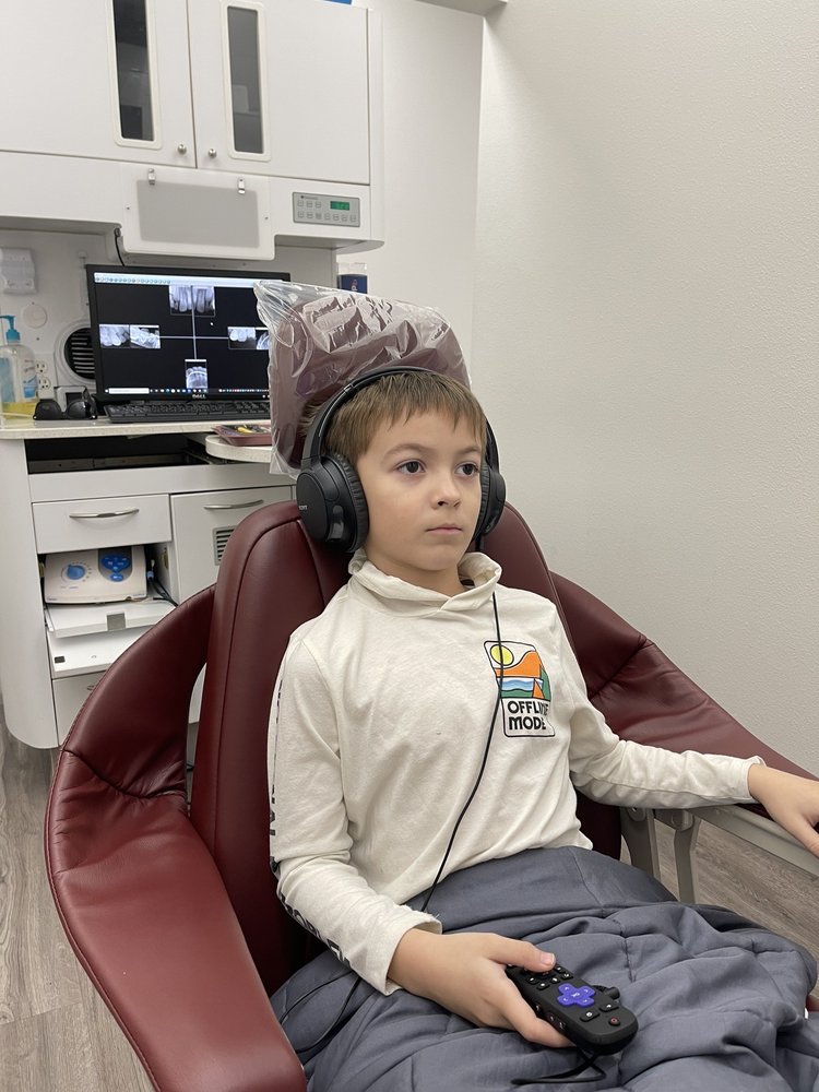 image of business Starlite Dental