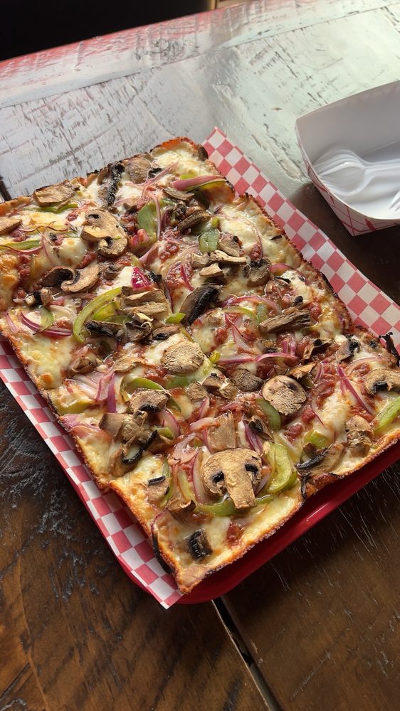 Bacetto’s Detroit Style Bacetto’s Detroit Style