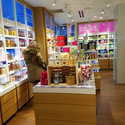 bath body works 34 photos 41 reviews cosmetics beauty bath and body works nyc stores