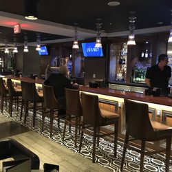 D Burnham S 93 Photos 55 Reviews American New 36 E 4th St Photo Of D Burnham S Cincinnati Oh United States Good Bar With 8
