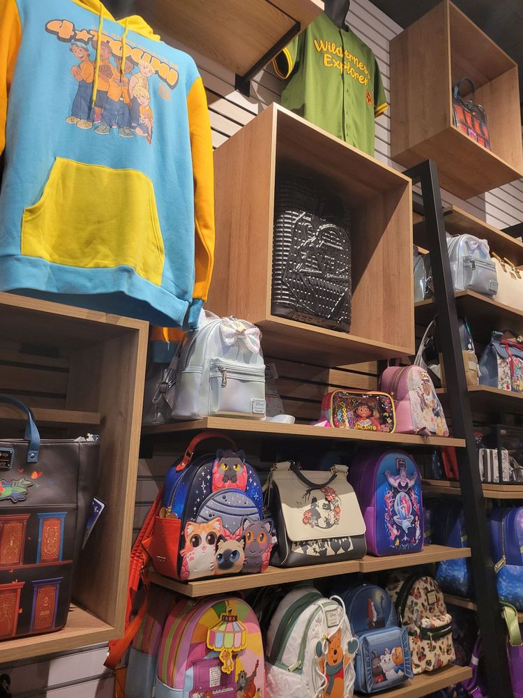 BoxLunch - Serramonte Center