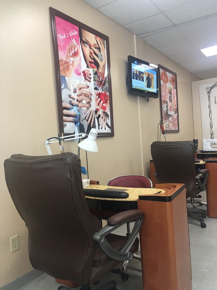Pretty Nails Nail Technicians 1560 Capital Cir NW, Tallahassee, FL
