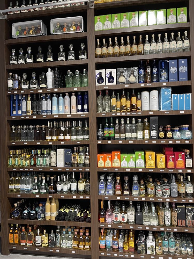 Escaya Wine & Spirits