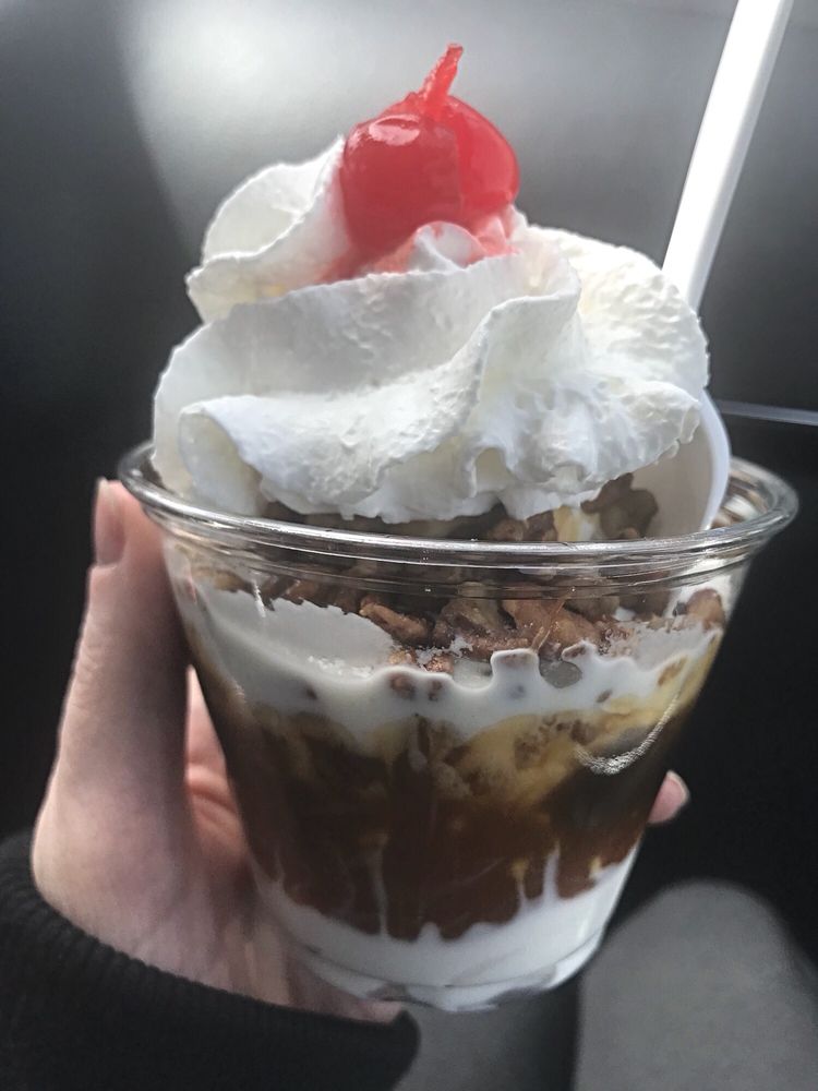 Captain Sundae Ice Cream & Frozen Yogurt 537 W Main Ave, Zeeland