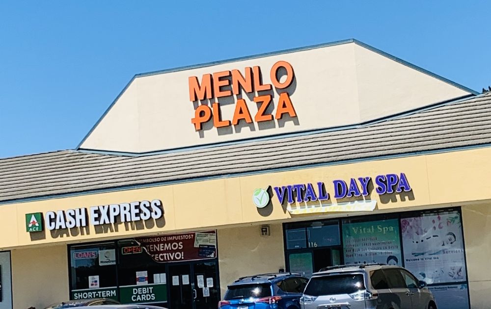 Menlo plaza