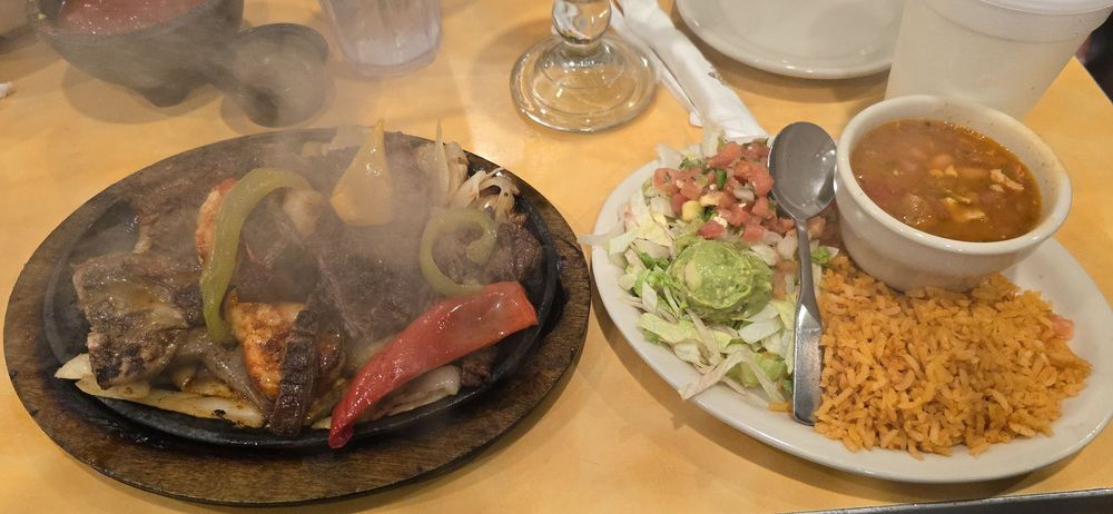 Los Molcajetes