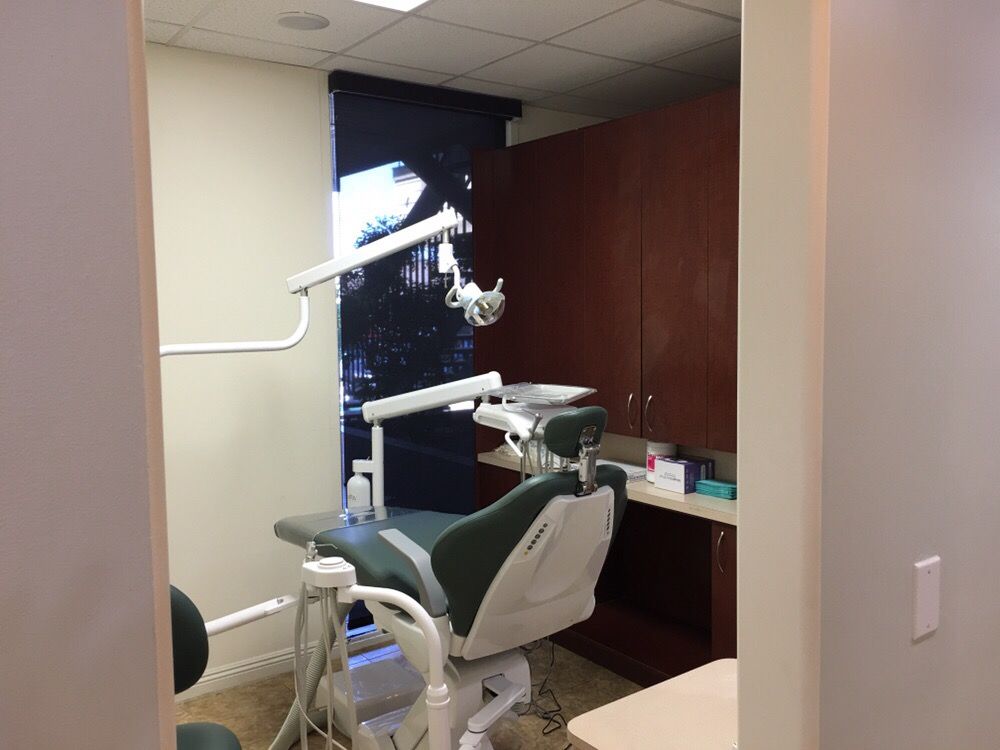Stoney Creek Dental Cosmetic Dentists 23238 Lyons Ave, Santa