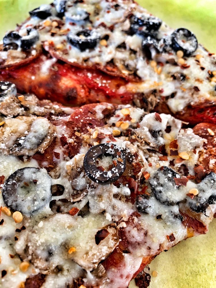 Nik-N-Willies Pizza & Deli
