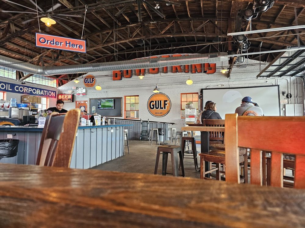 Bowstring Pizza and Brewyard