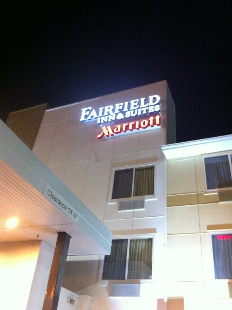 Fairfield Inn & Suites Fort Worth I30 West Near NAS JRB 17 Photos