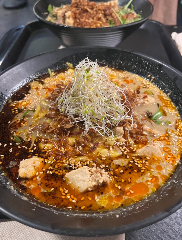REDWHITE BONELESS RAMEN