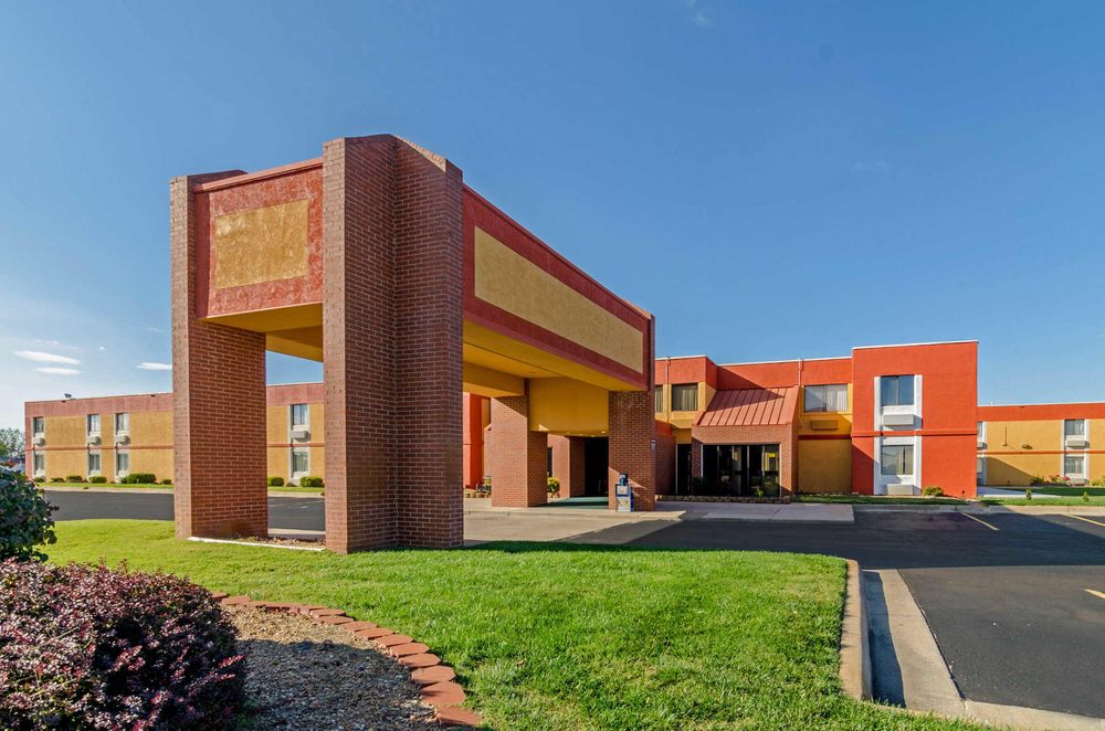 Quality Inn South 18 Photos Hotels 4849 South Laura, Wichita, KS