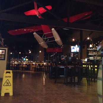 Regatta 220 Closed 20 Photos 34 Reviews Burgers 465 Marina Photo Of Regatta 220 Green Bay Wi United States There S A Plane