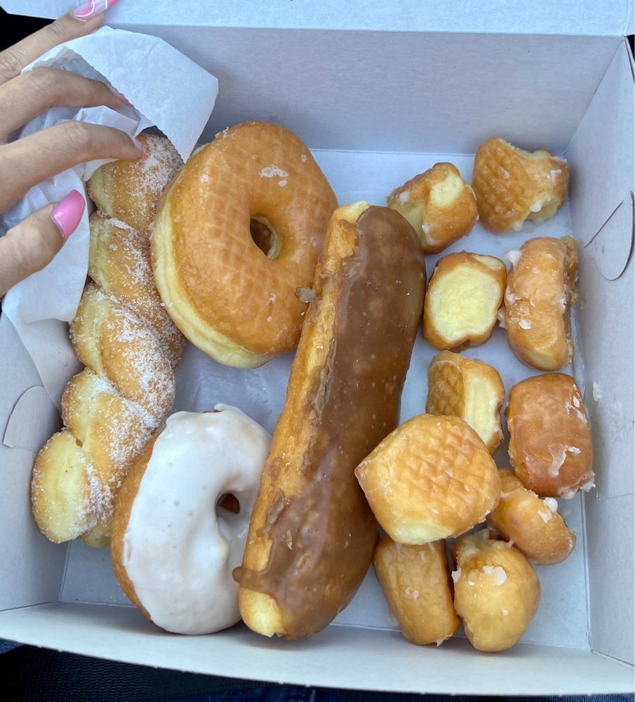 Foster's Donuts