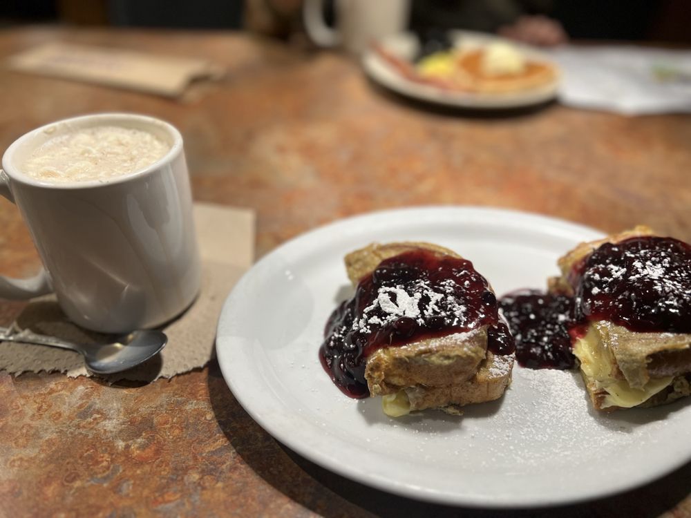 Huckleberry’s Breakfast and Lunch