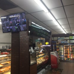 Bread And Er Market Order Food Online Breakfast Brunch Photo Of Bread And Er Market Roosevelt Island Ny United States