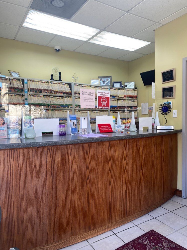 image of business Andersonville Dental