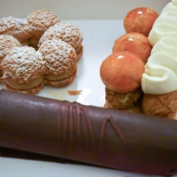 Photo de La Pâtisserie des Rêves , Paris, France. Paris Brest , Saint Honoré