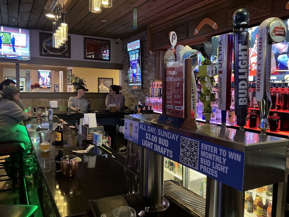 Boomerang Bar & Grill