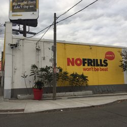 cosimos no frills 20 reviews grocery 449 parliament street no frills sherbourne flyer