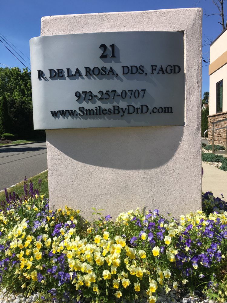 image of business Rosamina De La Rosa, DDS, FAGD