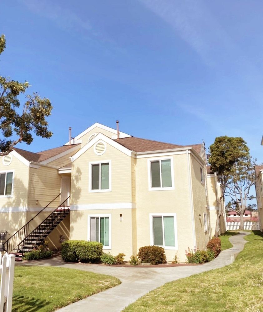 Colonial Manor Apartments