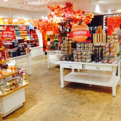 bath body works 23 photos 11 reviews cosmetics beauty bath and body works careers nyc