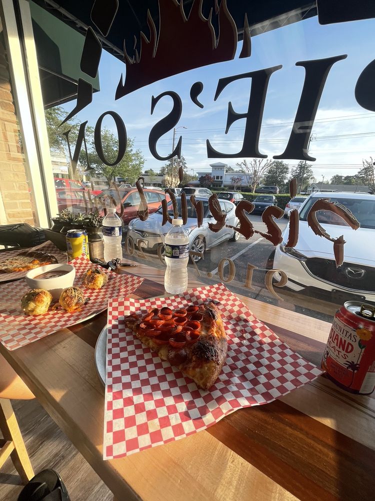 Pie's On Pizzeria & Grill