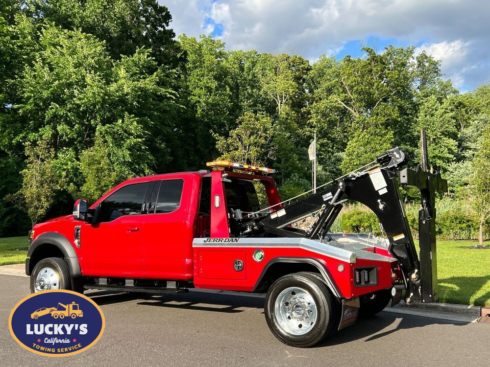 Lucky's Towing Service