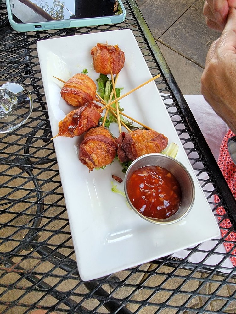 Celtic Crossing Irish Pub & Restaurant