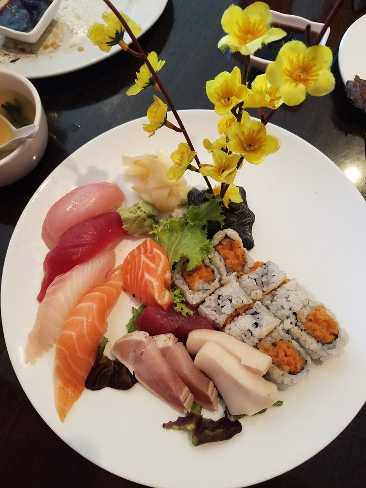 Sushi Sashimi Lunch Combo Yelp Photo Of Tomo Anese Restaurant Newnan Ga United States Sushi Sashimi Lunch