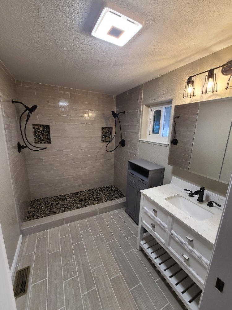 image of business Saunders Construction