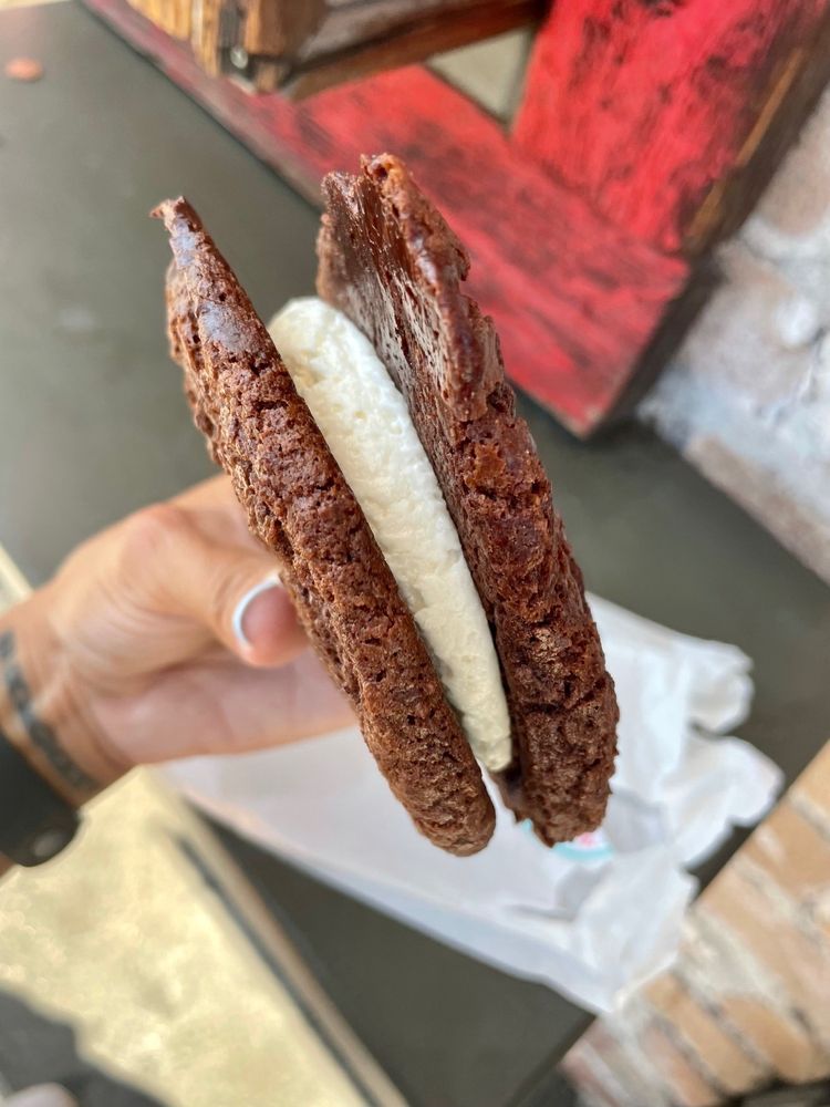 SusieCakes - Studio City