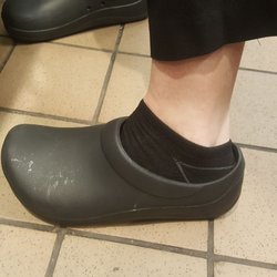 payless shoes non slip