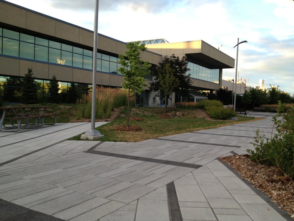 Pratt & Whitney Canada 1000 Boul MarieVictorin, Longueuil, QC