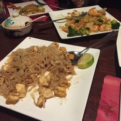 Yum Thai 45 Photos 186 Reviews 1995 Springbrook Sq Photo Of Yum Thai Naperville Il United States Pad And