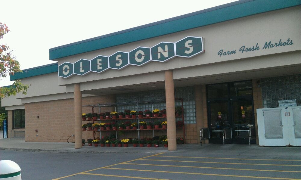Oleson’s Food Stores Grocery 3850 N Long Lake Rd, Traverse City, MI