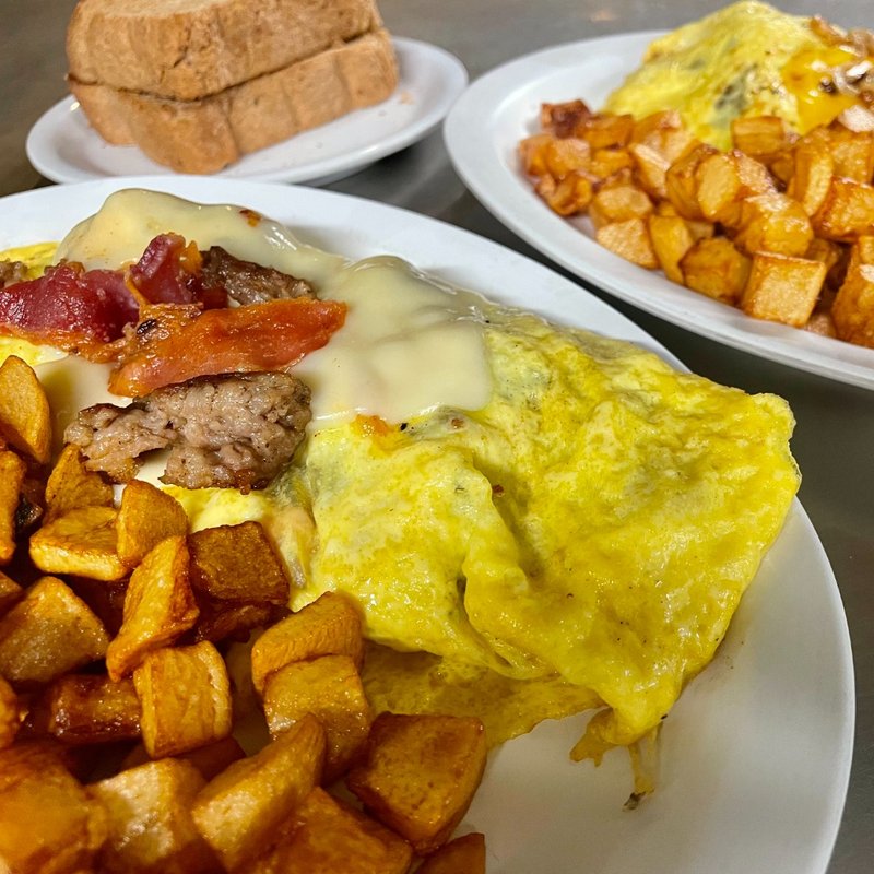 FERRARO’S FAMILY RESTAURANT & BAKERY 45 Photos & 52 Reviews 3822